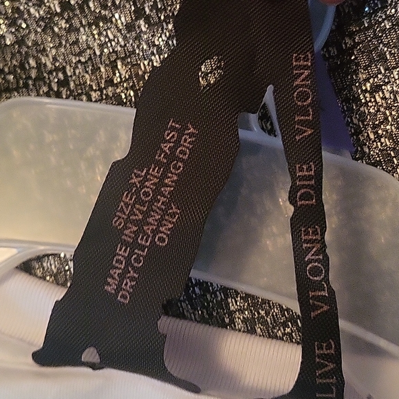 Vlone "friends" shirt - Picture 4 of 4